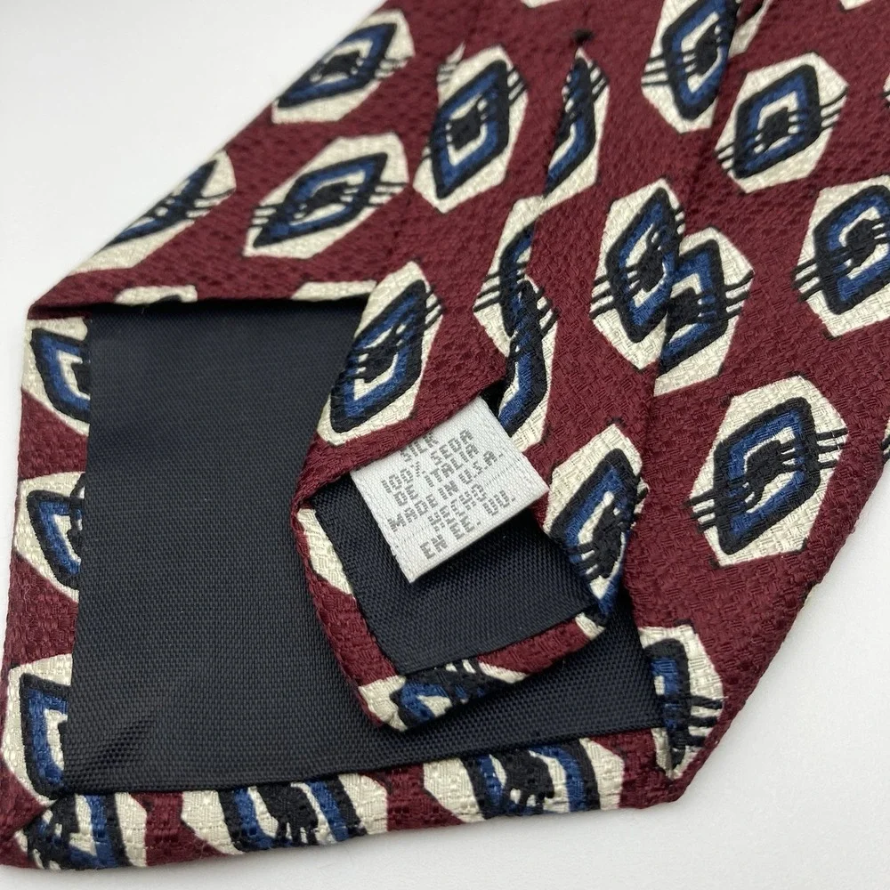 VINTAGE‎ Claiborne Tie Necktie Neckwear Adult Burgundy Abstract Silk USA